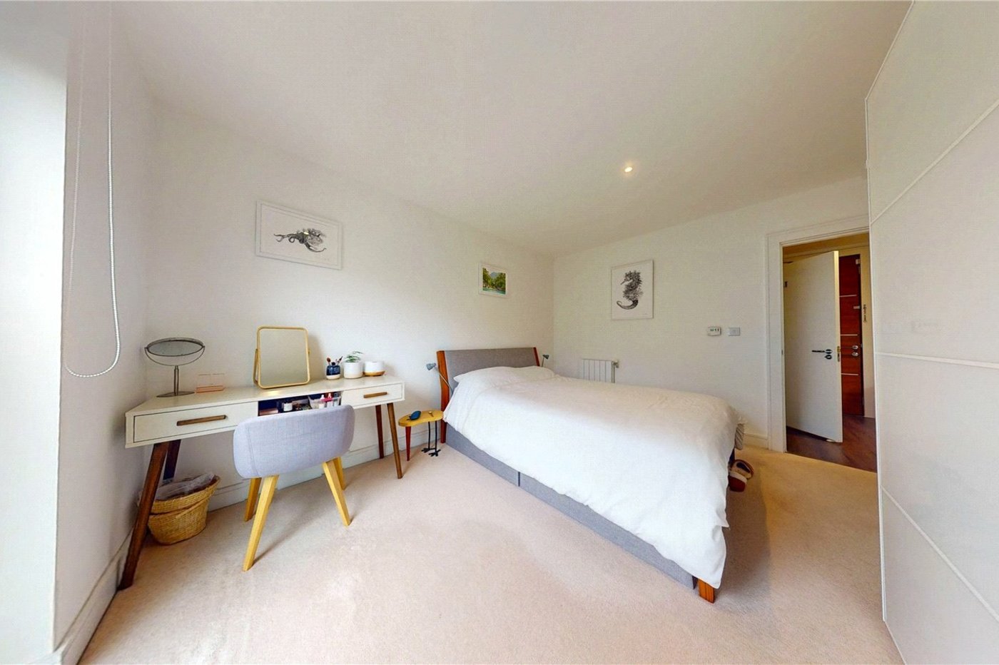 2 bedroom property for sale in London | Robinson Jackson