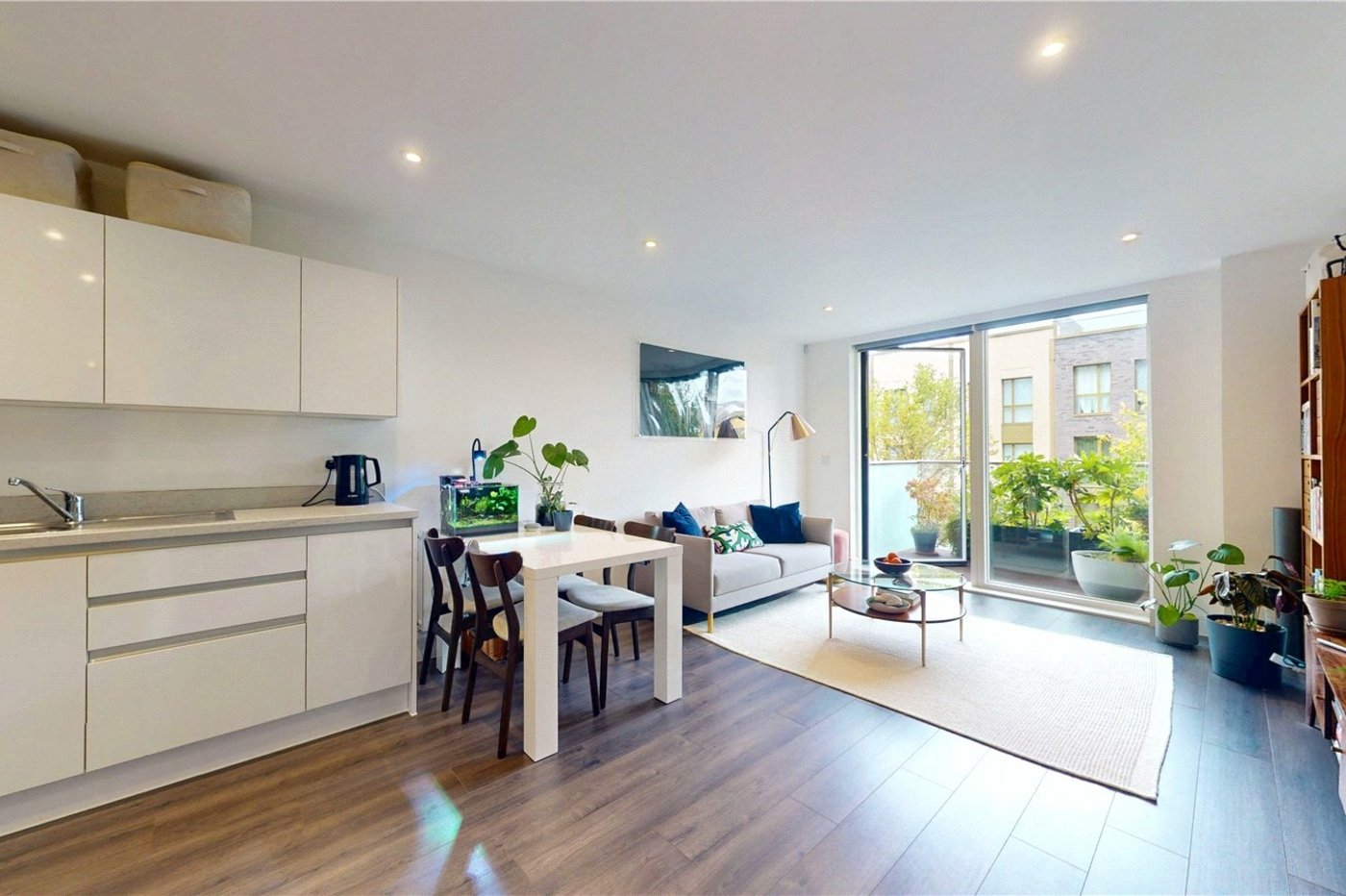 2 bedroom property for sale in London | Robinson Jackson