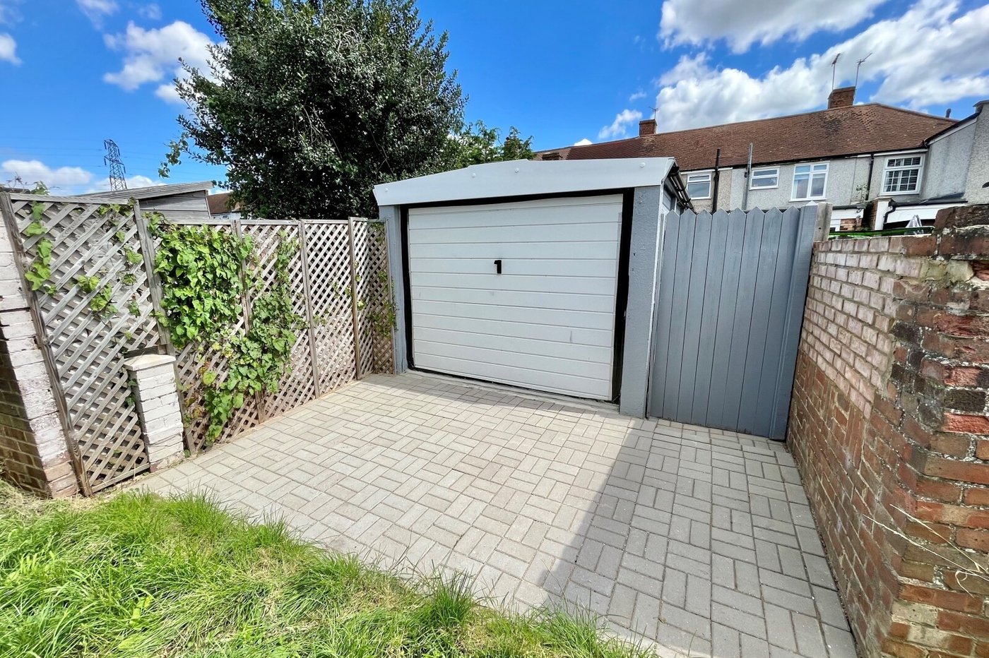 2 bedroom house for sale in Sidcup | Robinson Jackson