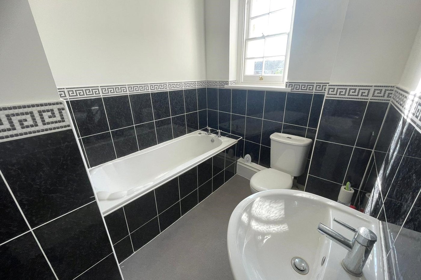 2 bedroom property for sale in Gravesend | Robinson Michael & Jackson
