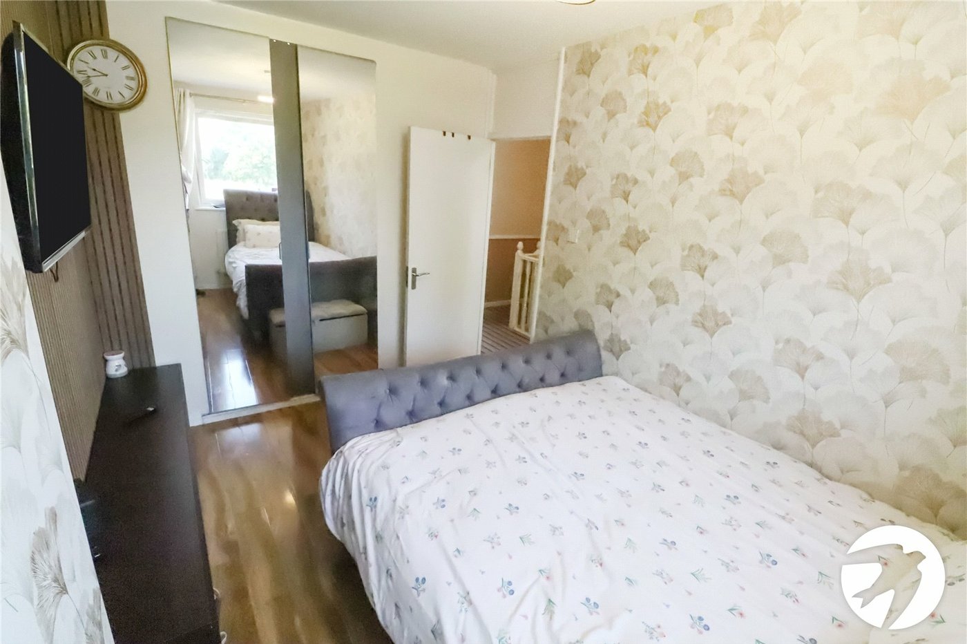 3 bedroom property for sale in London | Robinson Jackson