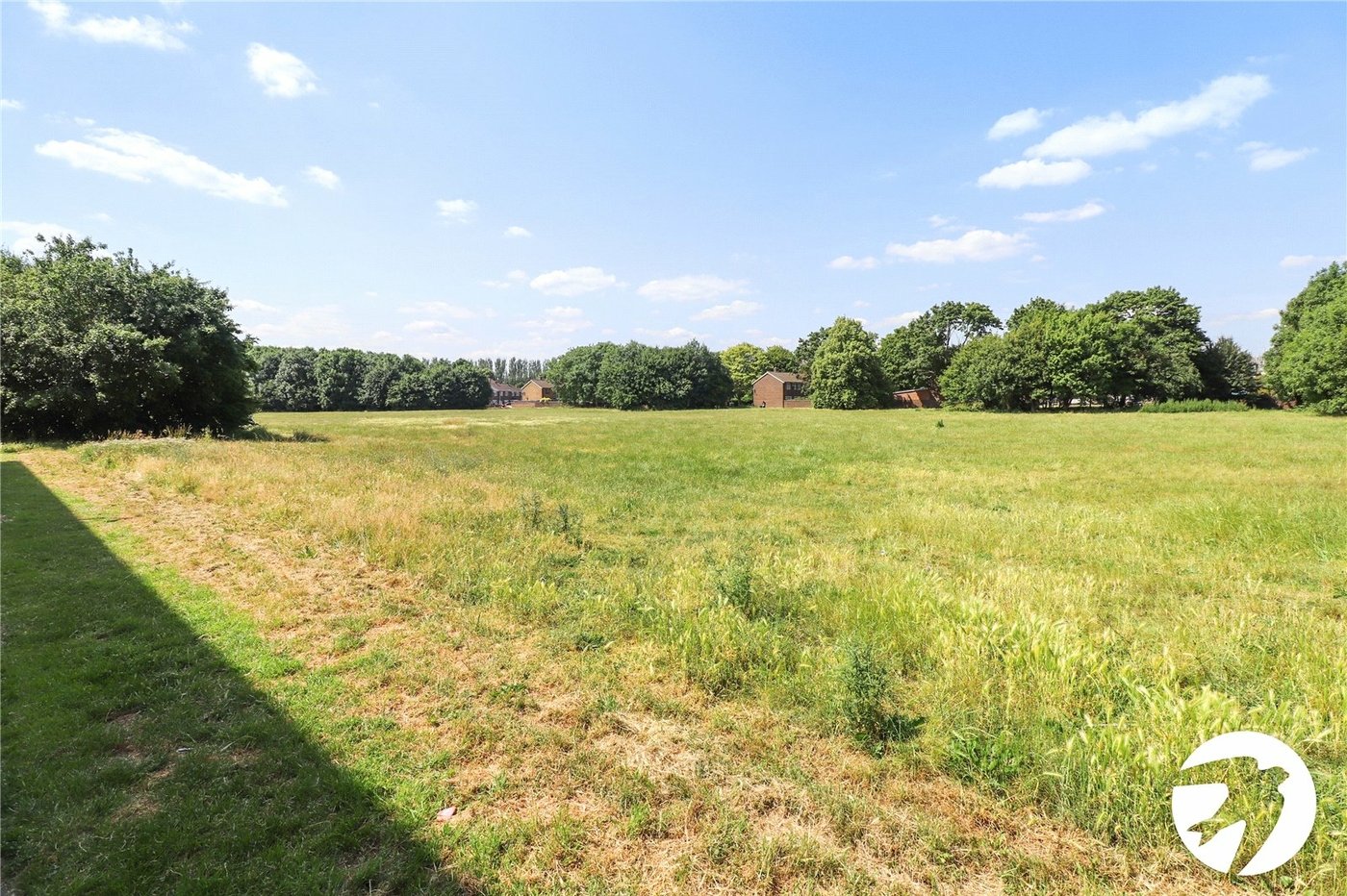 3 bedroom property for sale in London | Robinson Jackson