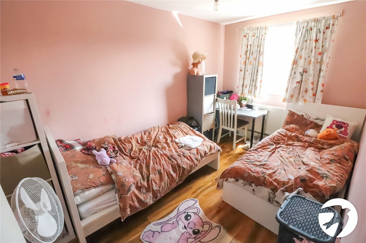 3 bedroom property for sale in London | Robinson Jackson