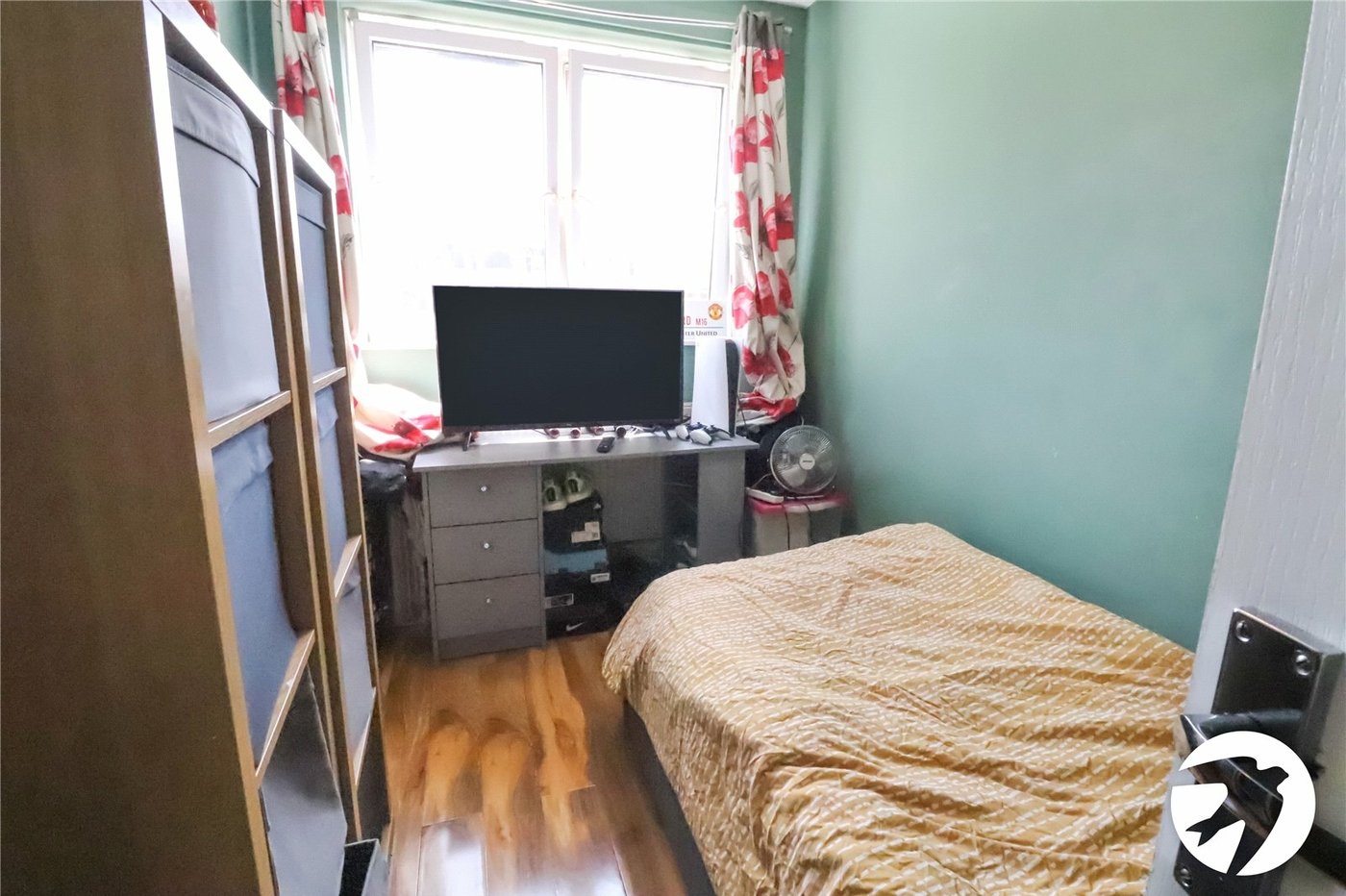 3 bedroom property for sale in London | Robinson Jackson