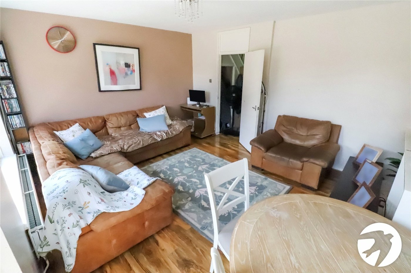 3 bedroom property for sale in London | Robinson Jackson
