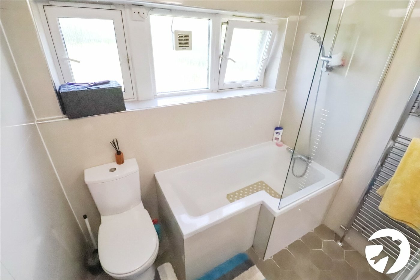 3 bedroom property for sale in London | Robinson Jackson