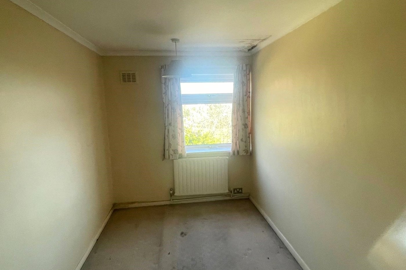 3 bedroom house for sale in London | Robinson Jackson