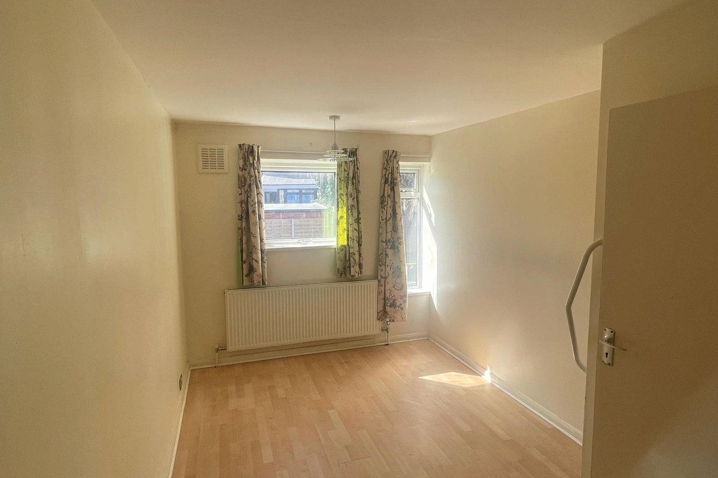 3 bedroom house for sale in London | Robinson Jackson