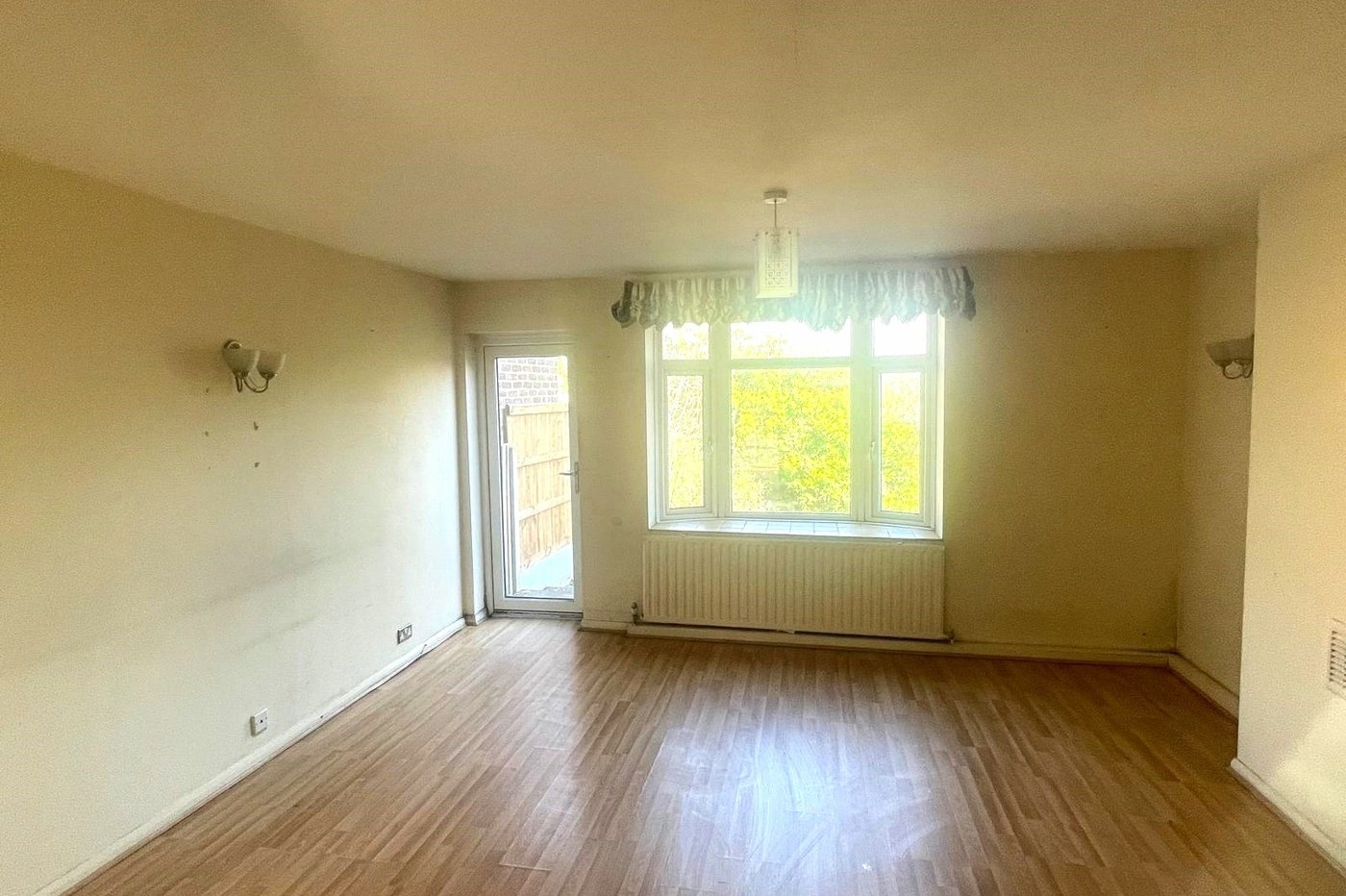 3 bedroom house for sale in London | Robinson Jackson