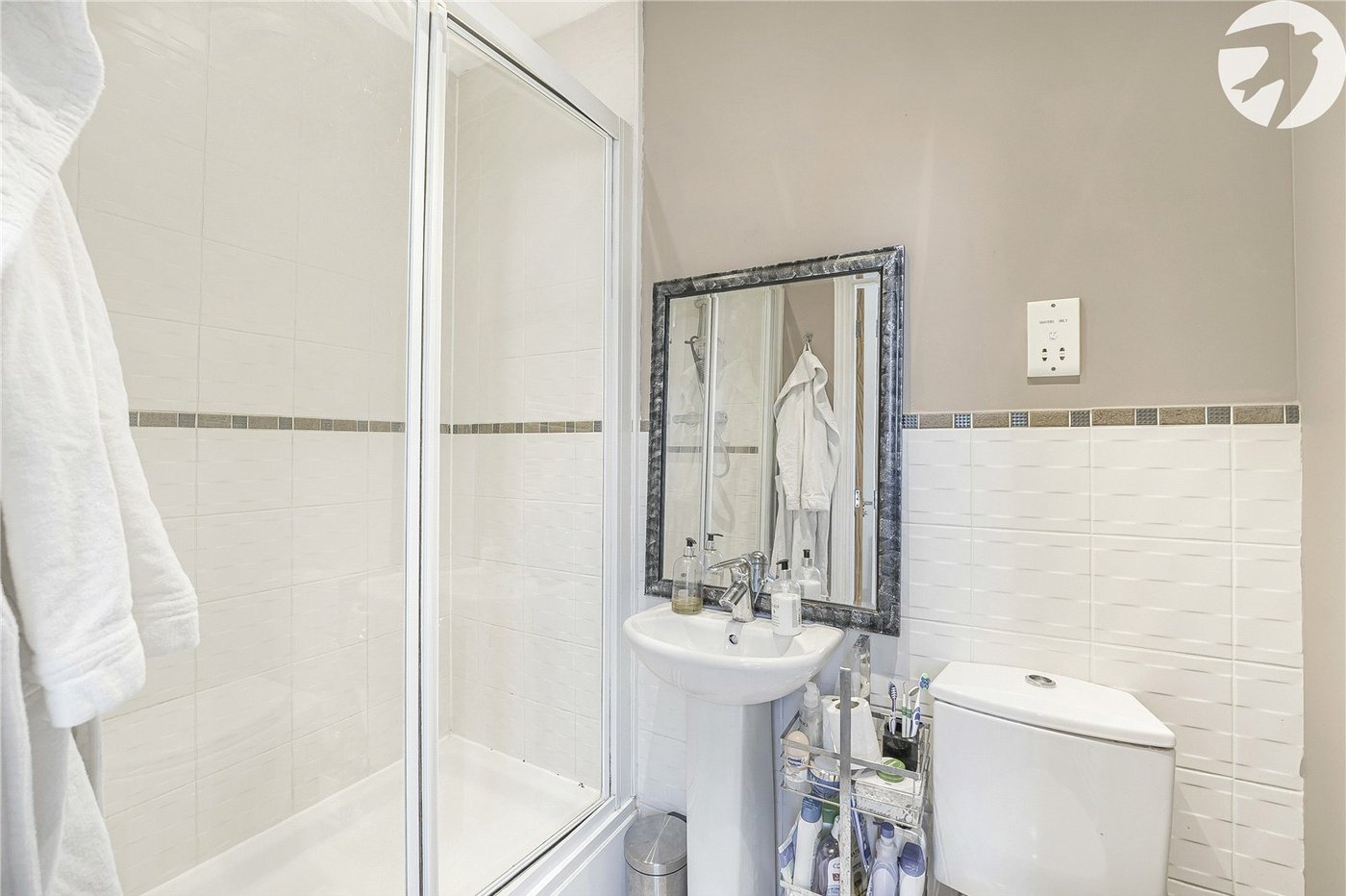 3 bedroom property for sale in Greenhithe | Robinson Jackson