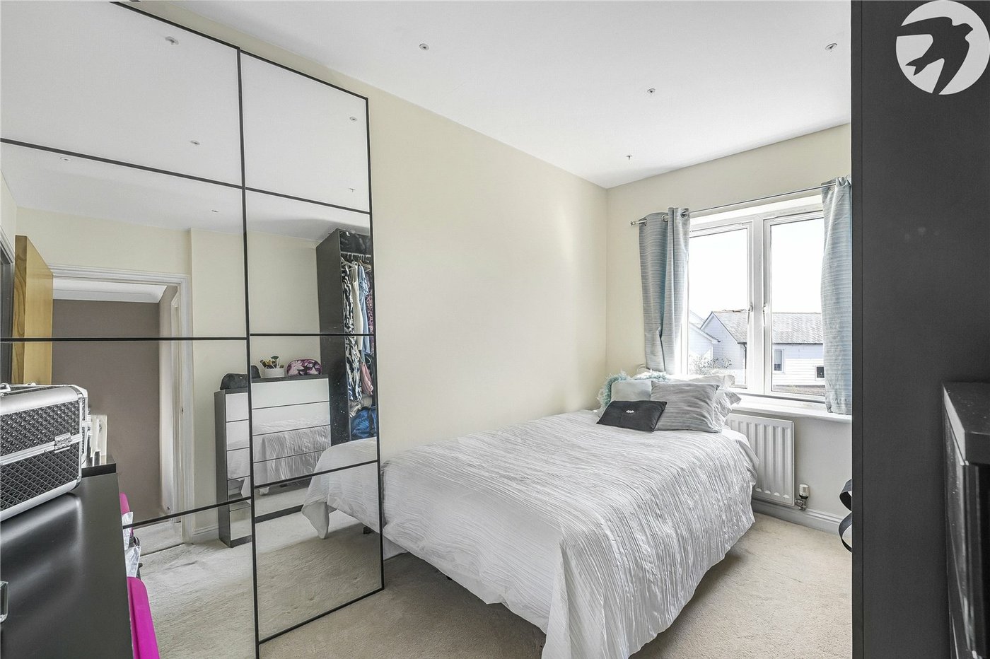 3 bedroom property for sale in Greenhithe | Robinson Jackson
