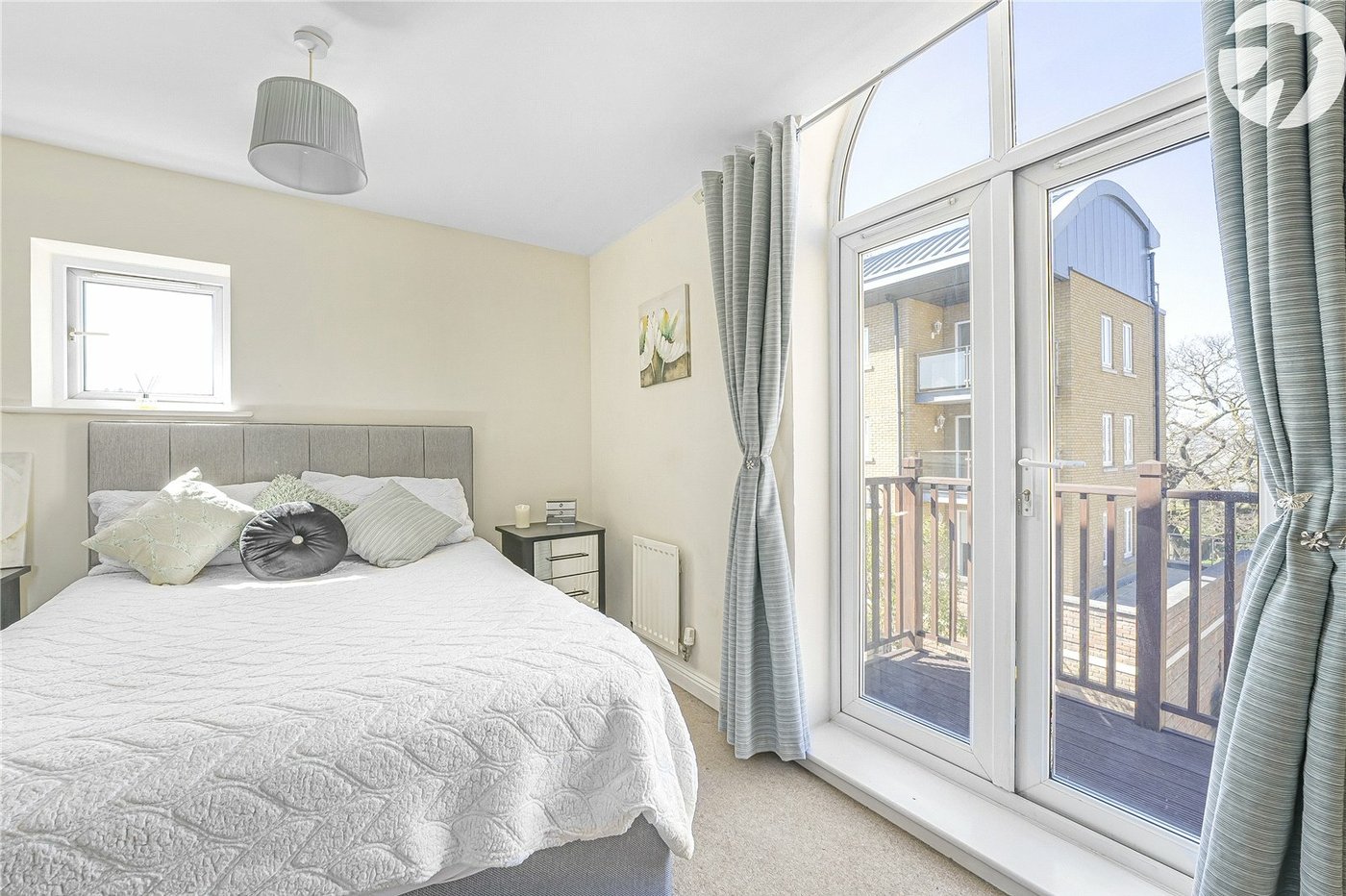 3 bedroom property for sale in Greenhithe | Robinson Jackson
