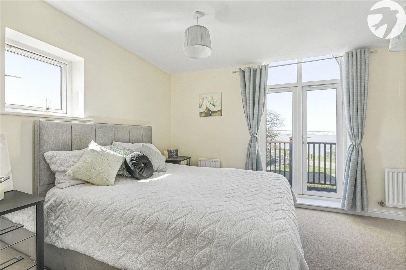 3 bedroom property for sale in Greenhithe | Robinson Jackson