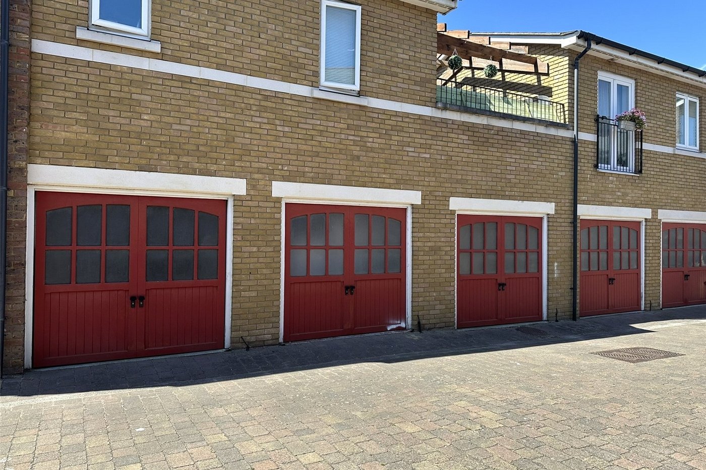 2 bedroom house for sale in Greenhithe | Robinson Jackson