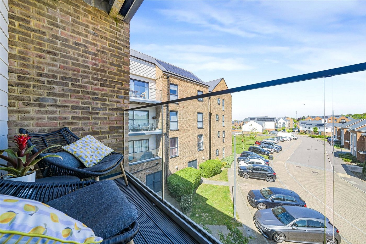 2 bedroom property for sale in Greenhithe | Robinson Jackson