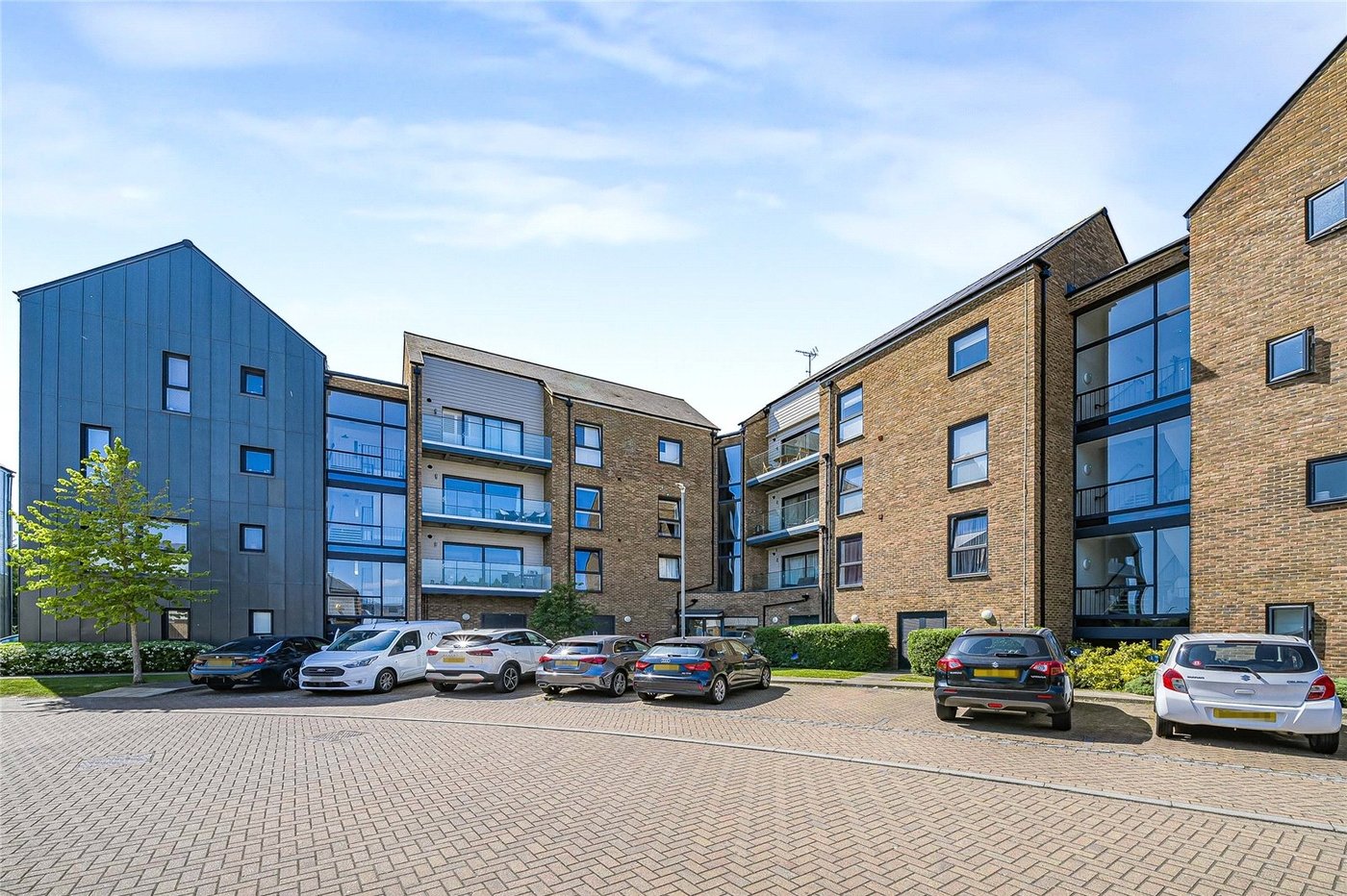 2 bedroom property for sale in Greenhithe | Robinson Jackson