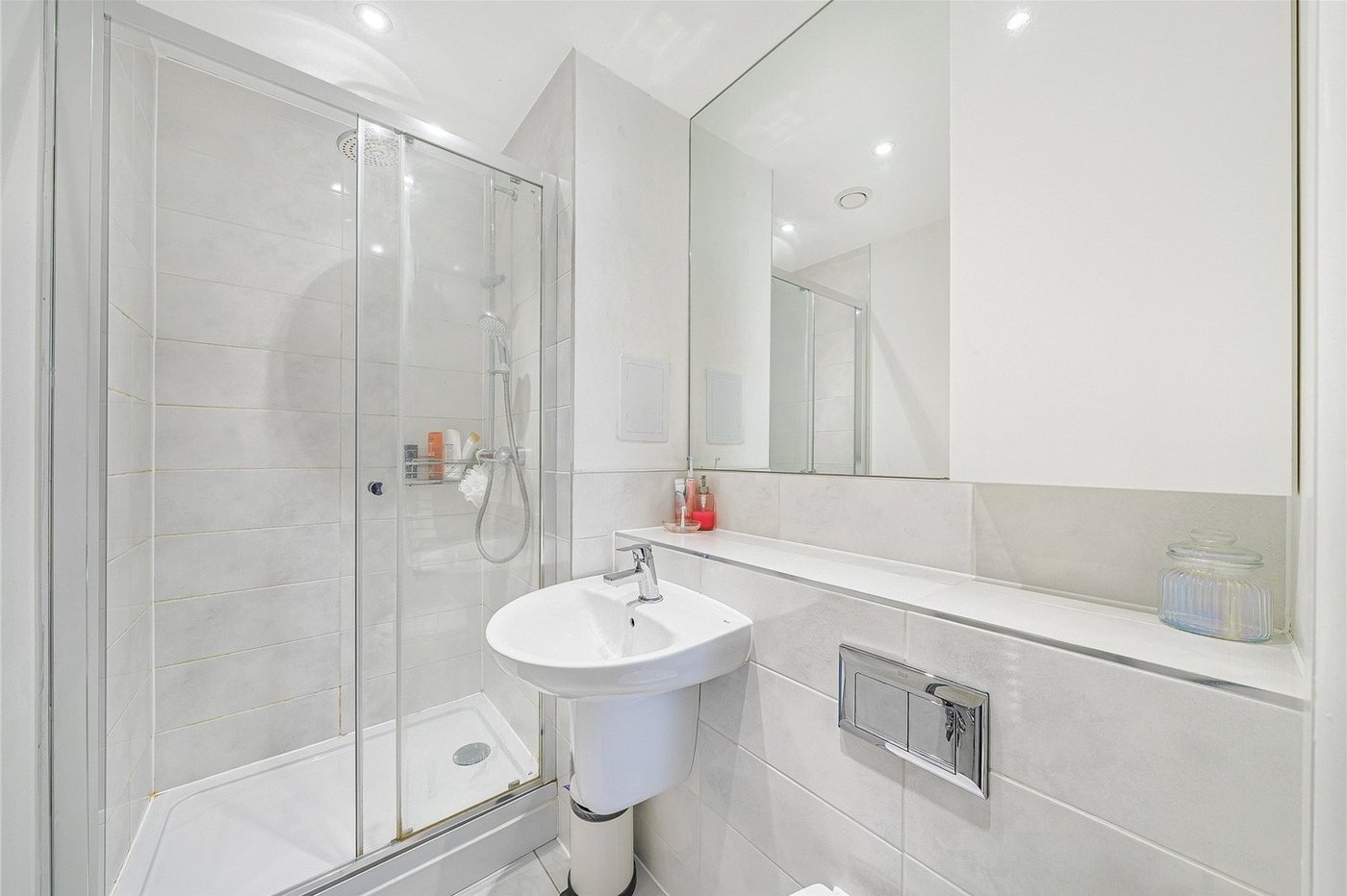 2 bedroom property for sale in Greenhithe | Robinson Jackson