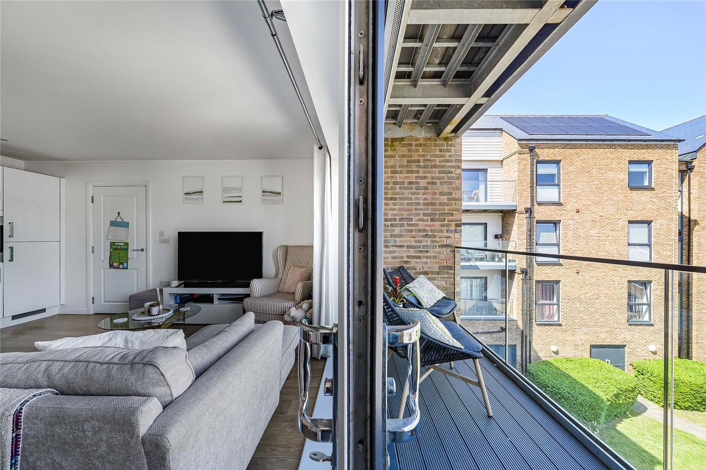 2 bedroom property for sale in Greenhithe | Robinson Jackson