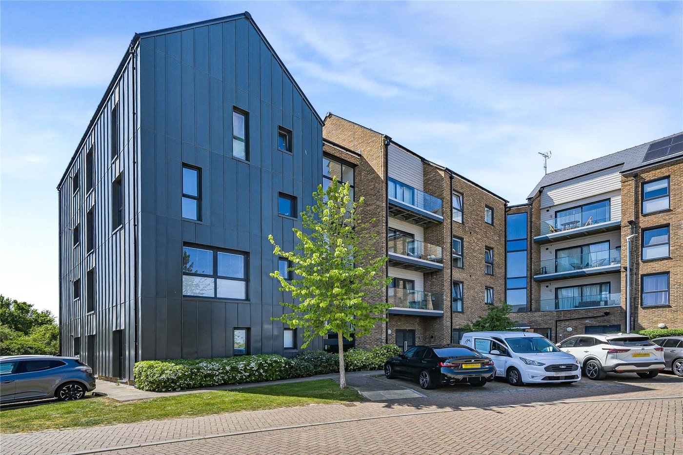 2 bedroom property for sale in Greenhithe | Robinson Jackson