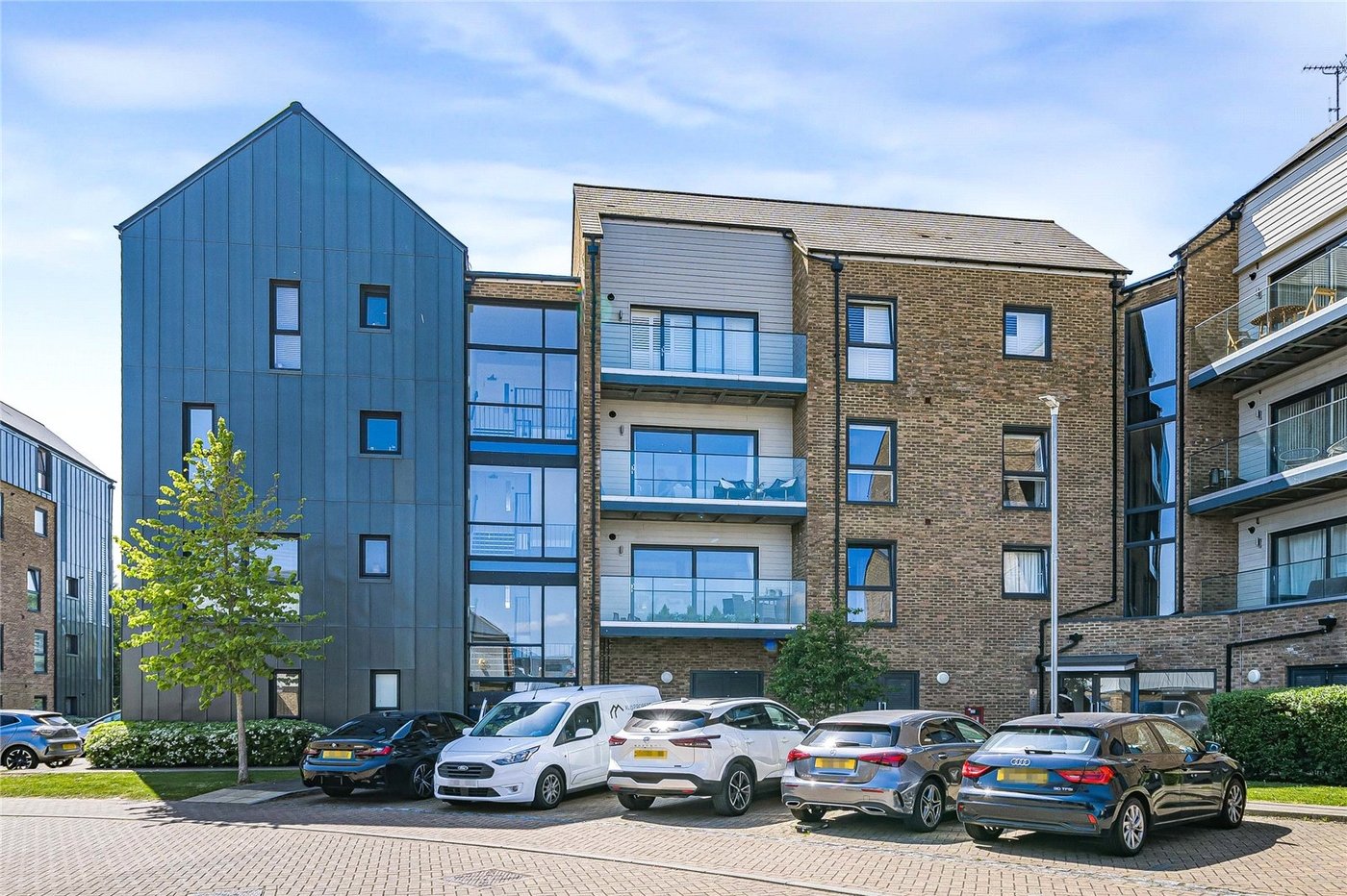 2 bedroom property for sale in Greenhithe | Robinson Jackson
