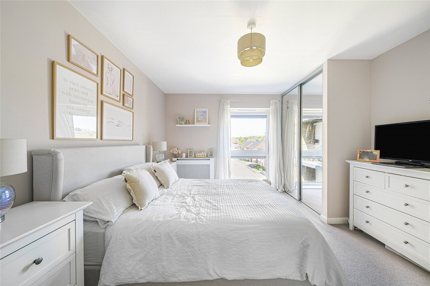 2 bedroom property for sale in Greenhithe | Robinson Jackson