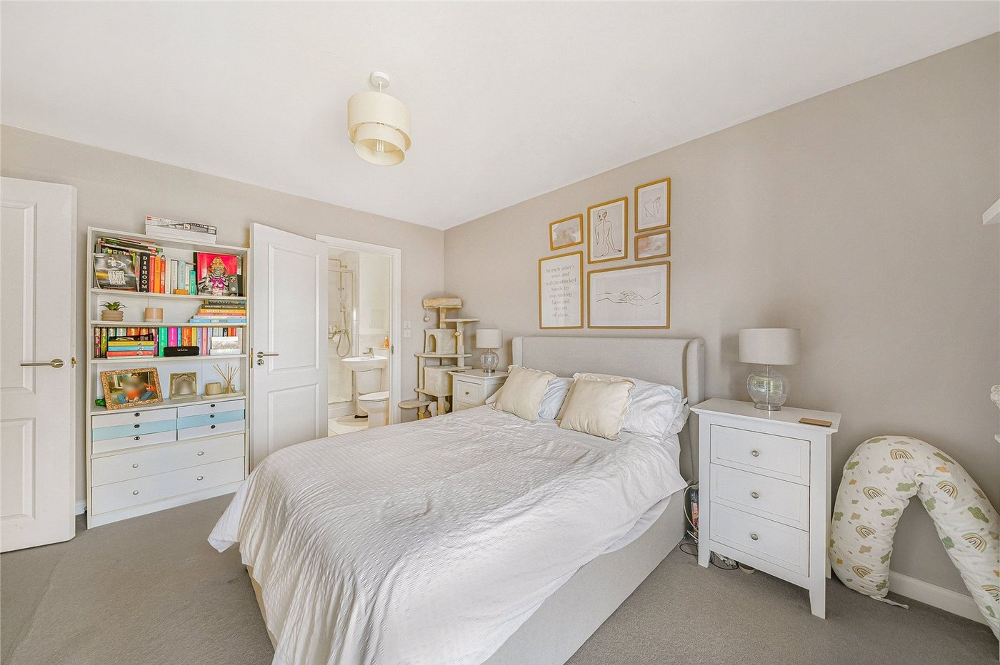 2 bedroom property for sale in Greenhithe | Robinson Jackson
