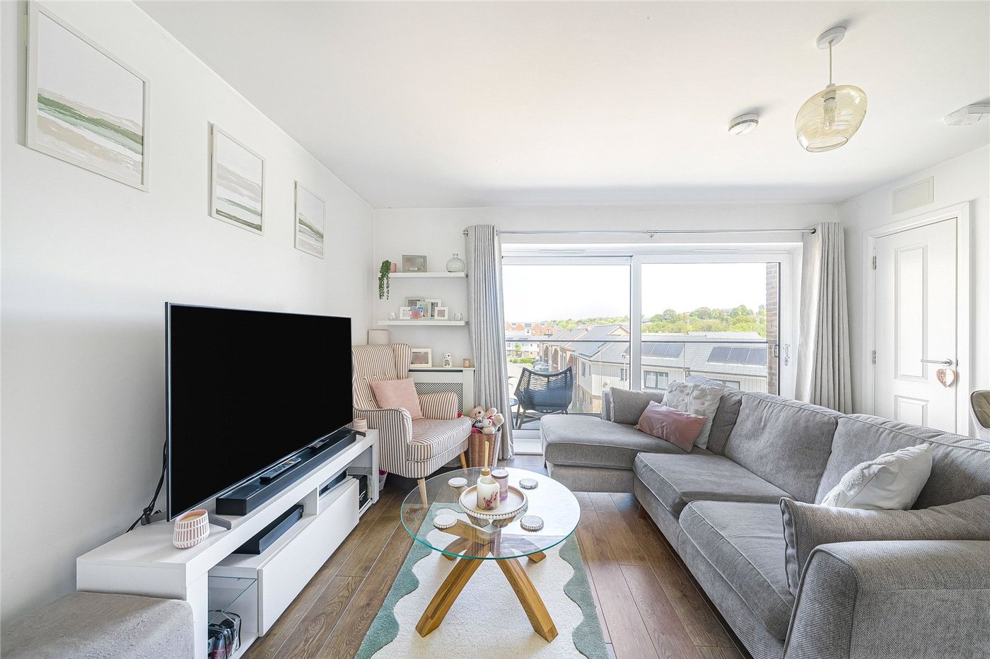 2 bedroom property for sale in Greenhithe | Robinson Jackson
