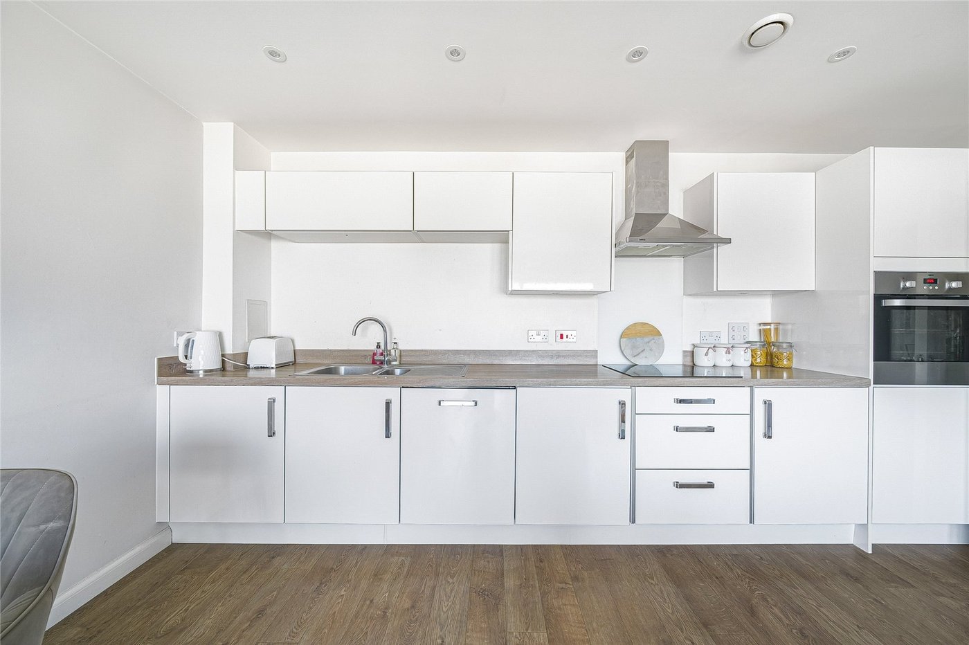 2 bedroom property for sale in Greenhithe | Robinson Jackson