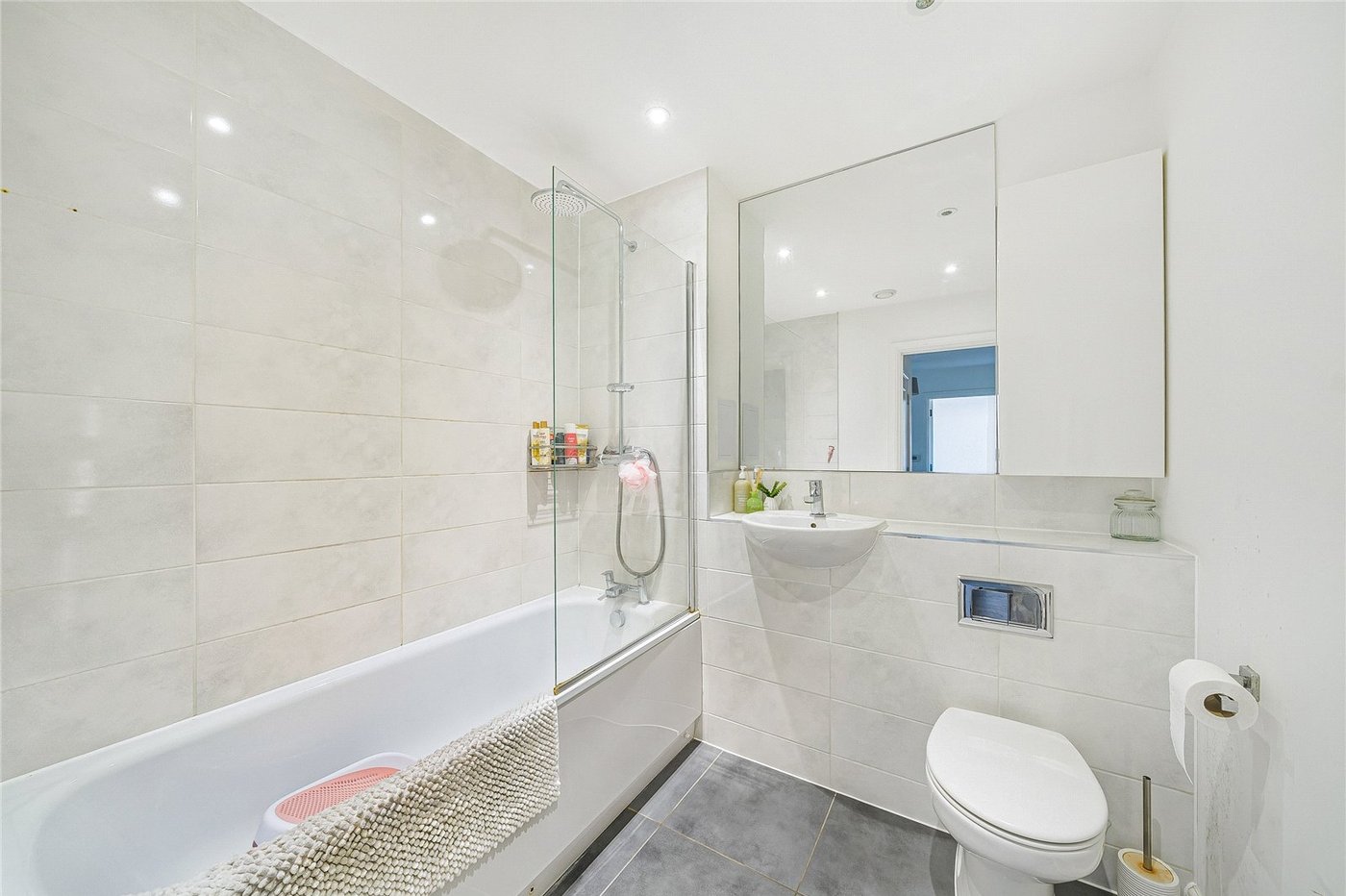 2 bedroom property for sale in Greenhithe | Robinson Jackson