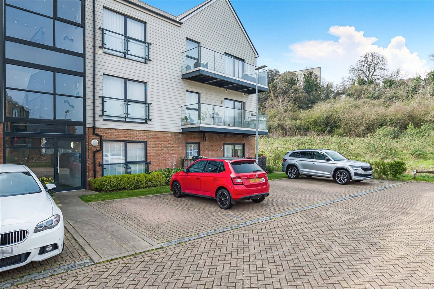 2 bedroom property for sale in Greenhithe | Robinson Jackson