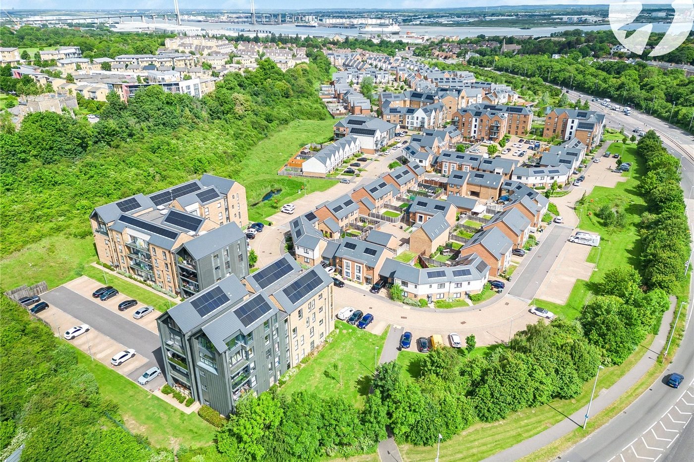 2 bedroom property for sale in Greenhithe | Robinson Jackson