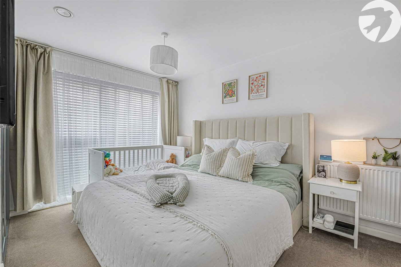 2 bedroom property for sale in Greenhithe | Robinson Jackson