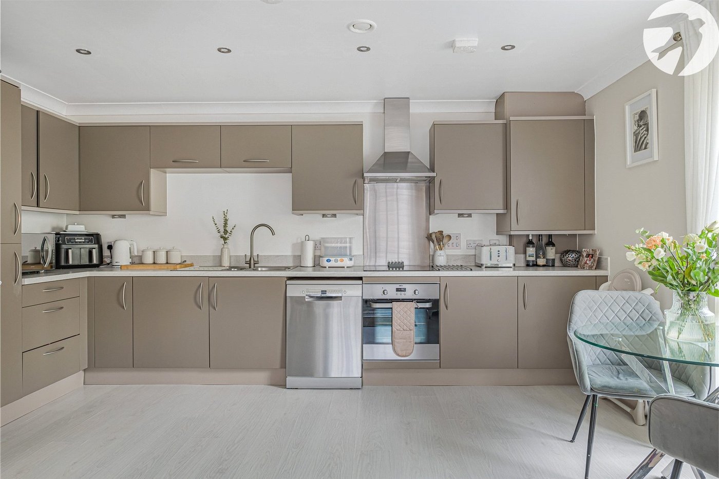 2 bedroom property for sale in Greenhithe | Robinson Jackson