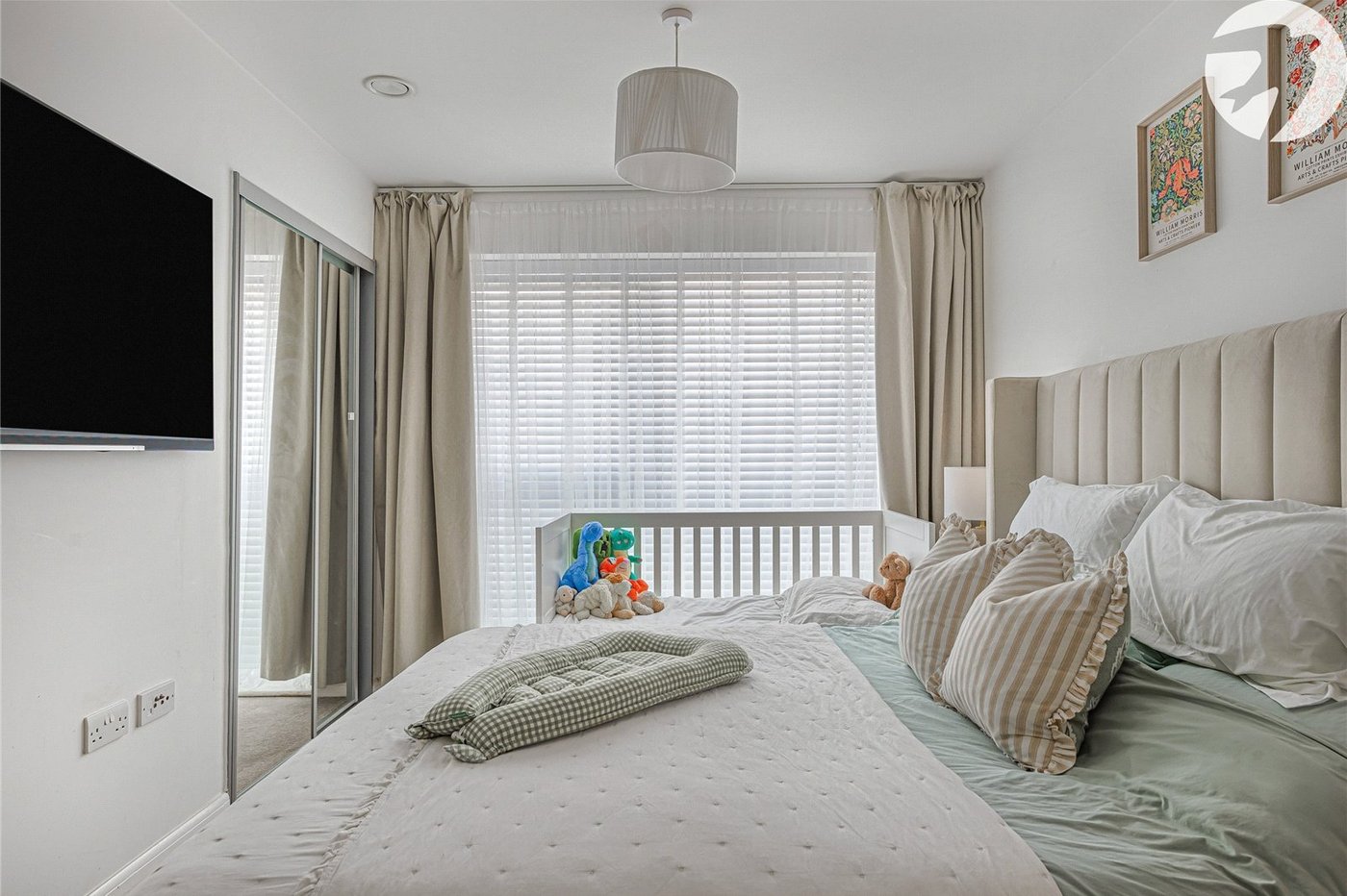 2 bedroom property for sale in Greenhithe | Robinson Jackson