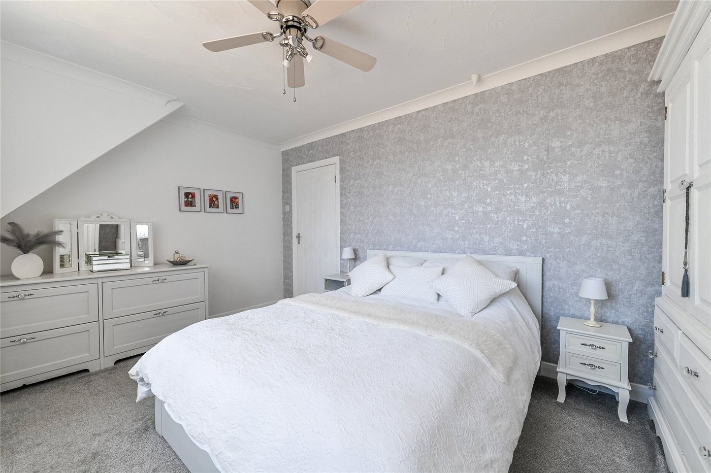 2 bedroom house for sale in Chalk | Robinson Michael & Jackson