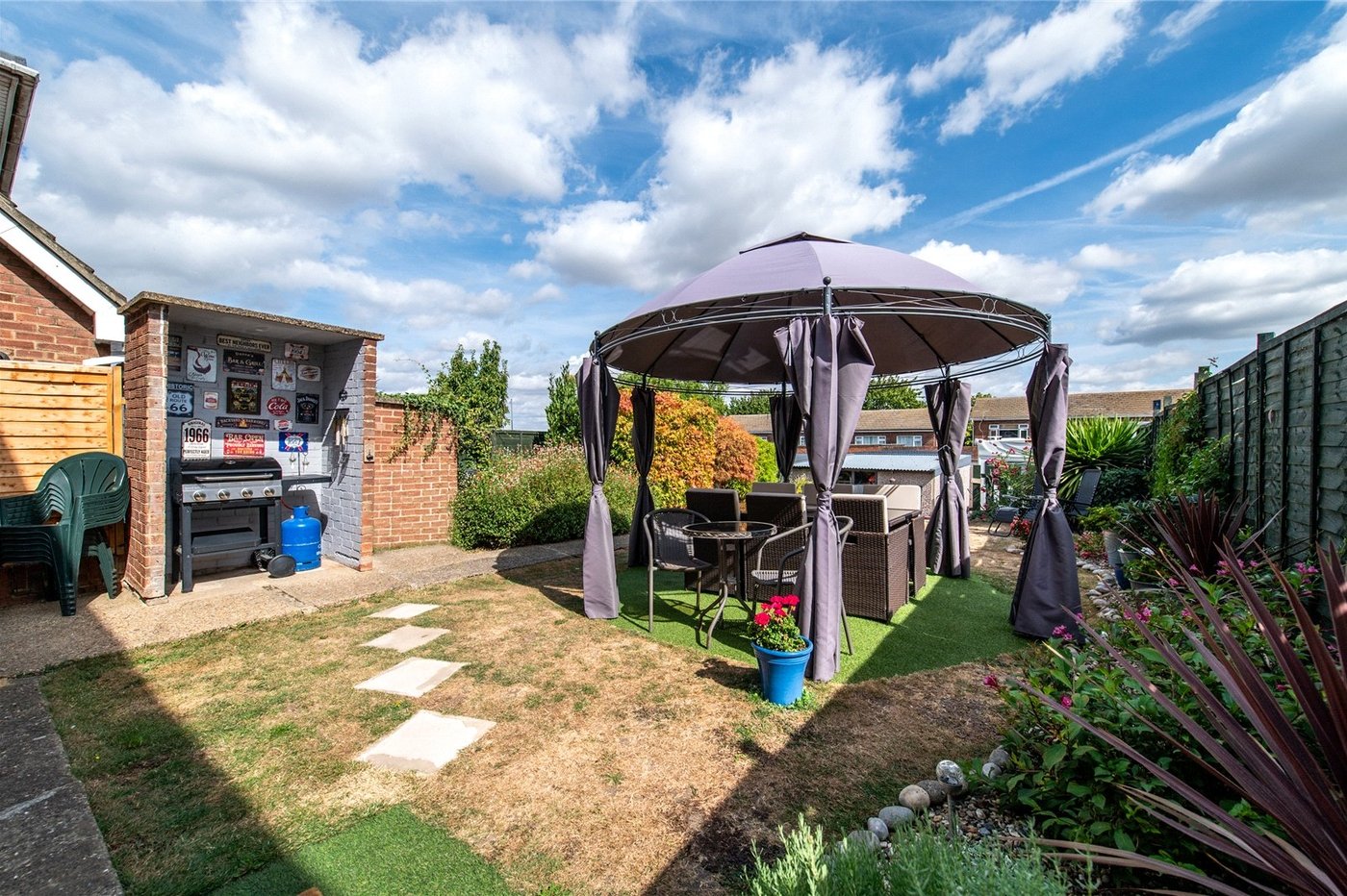 2 bedroom house for sale in Chalk | Robinson Michael & Jackson