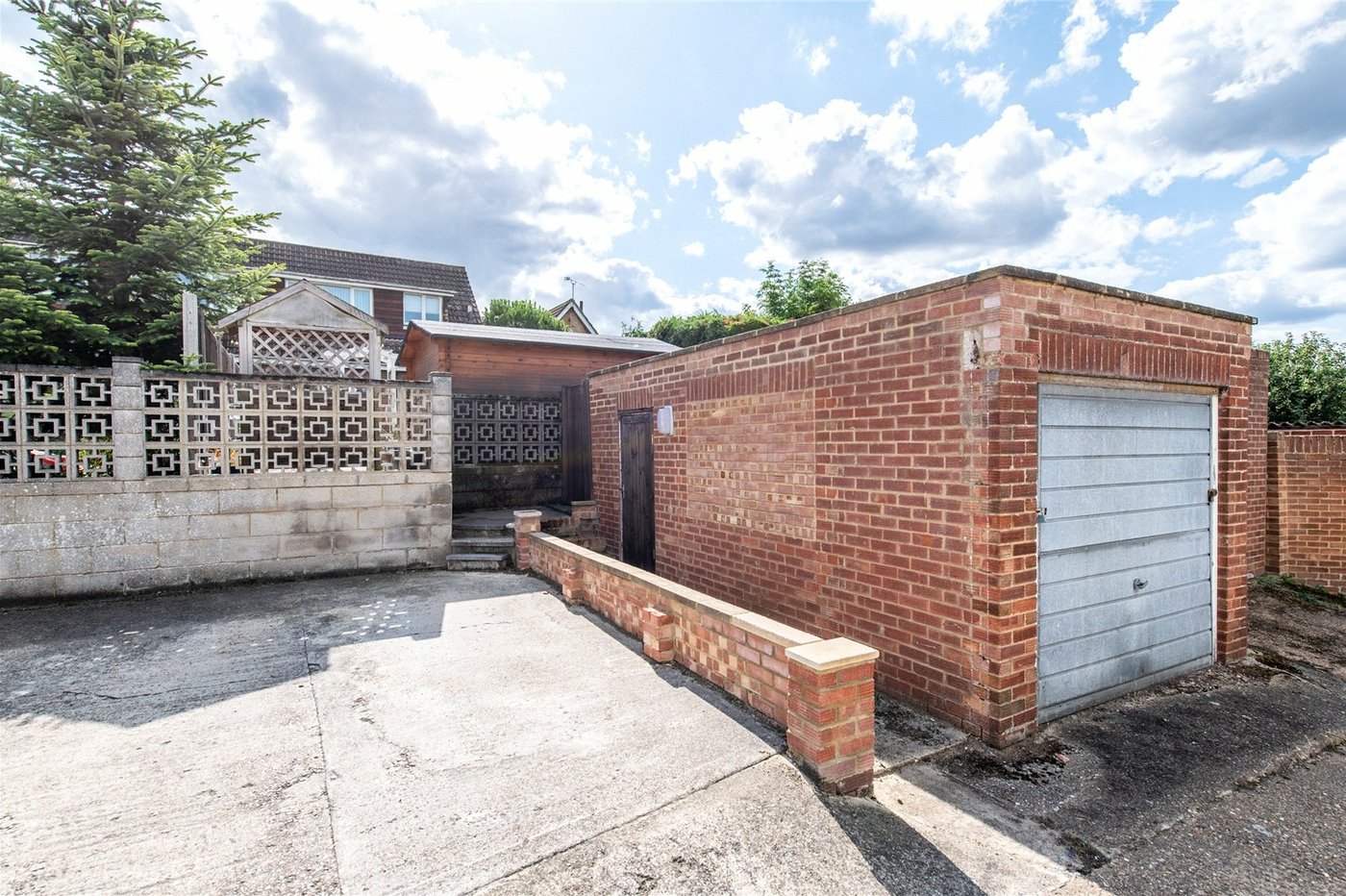 2 bedroom house for sale in Chalk | Robinson Michael & Jackson