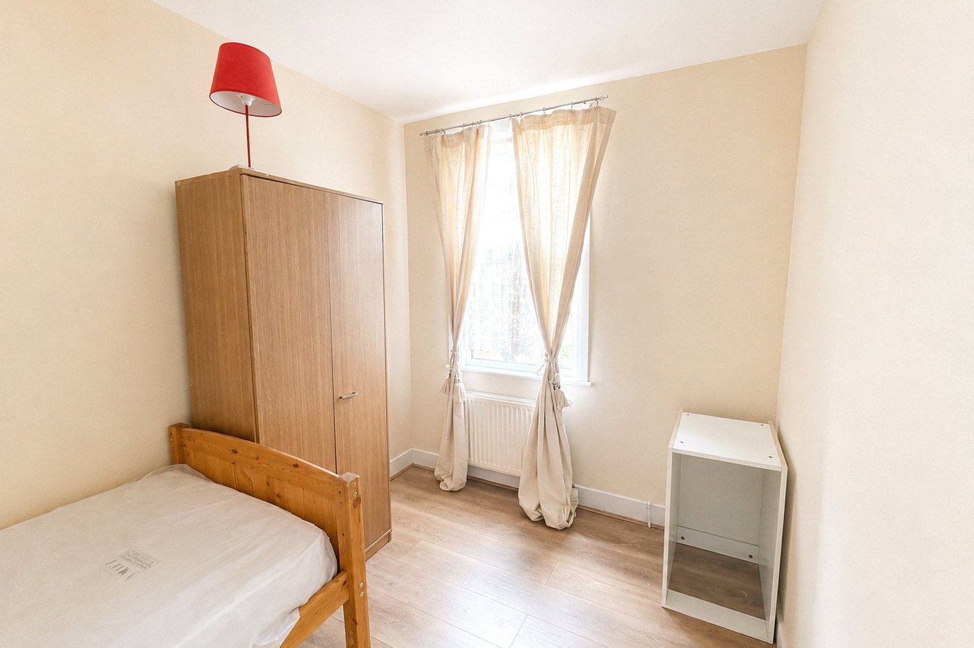 2 bedroom house for sale in London | Robinson Jackson