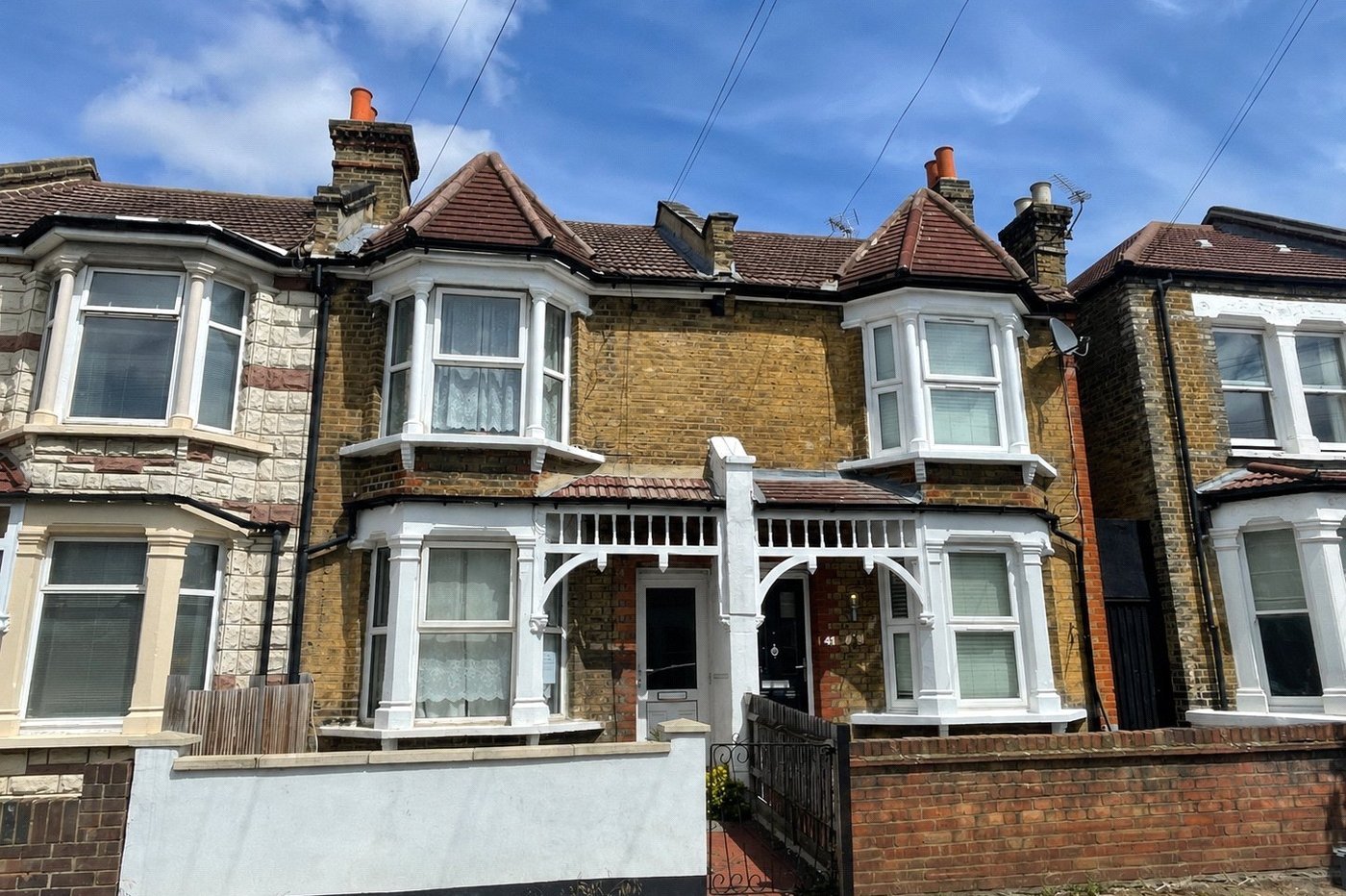 2 bedroom house for sale in London | Robinson Jackson