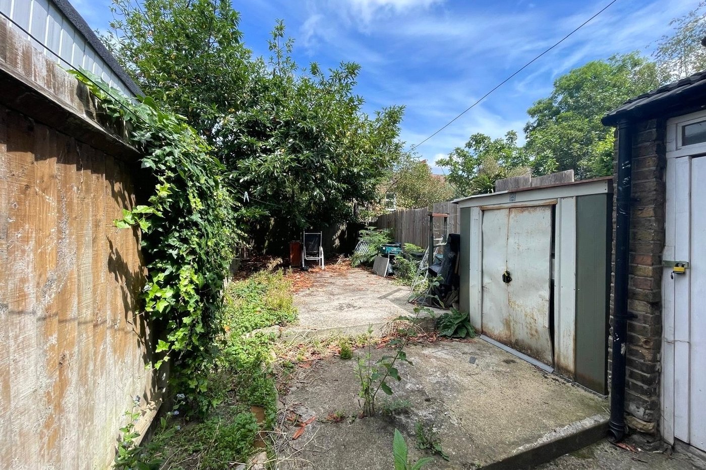 2 bedroom house for sale in London | Robinson Jackson