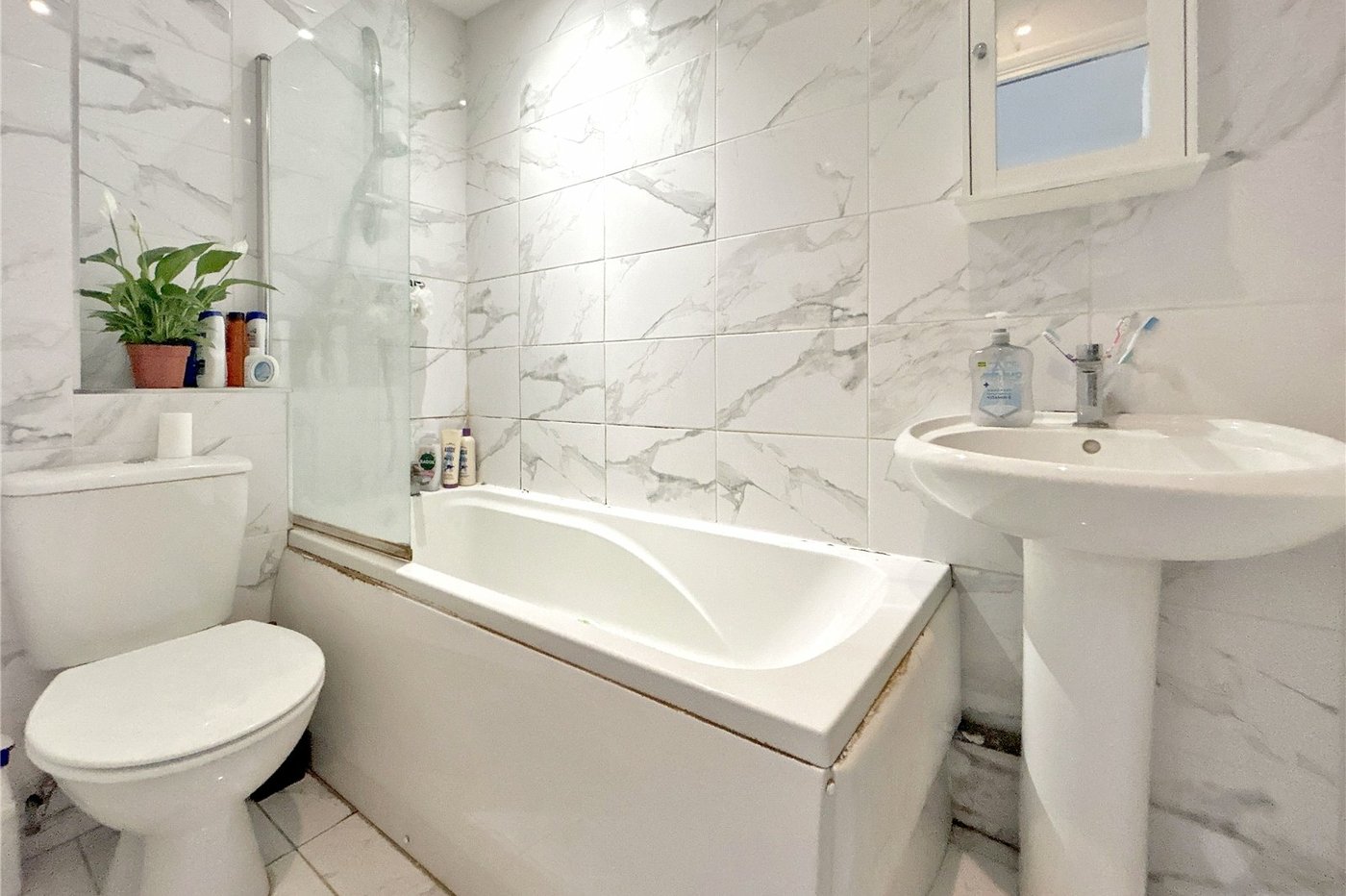 2 bedroom house for sale in Blackfen Road | Robinson Jackson