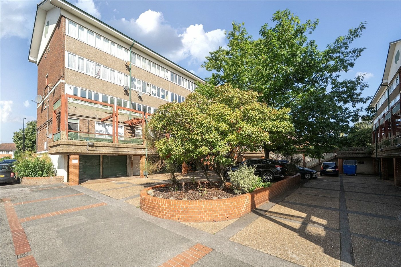 3 bedroom property for sale in London | Robinson Jackson