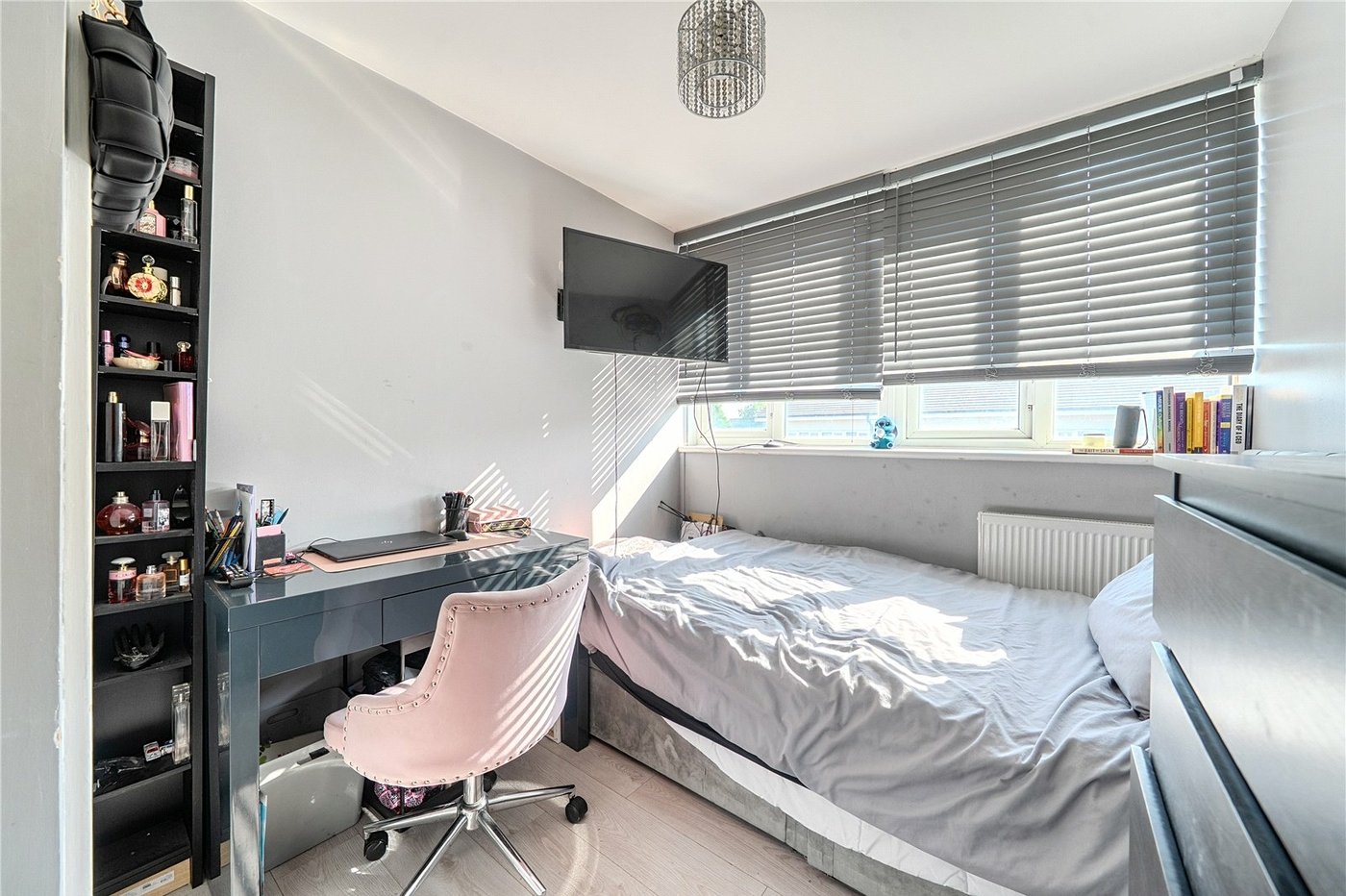 3 bedroom property for sale in London | Robinson Jackson