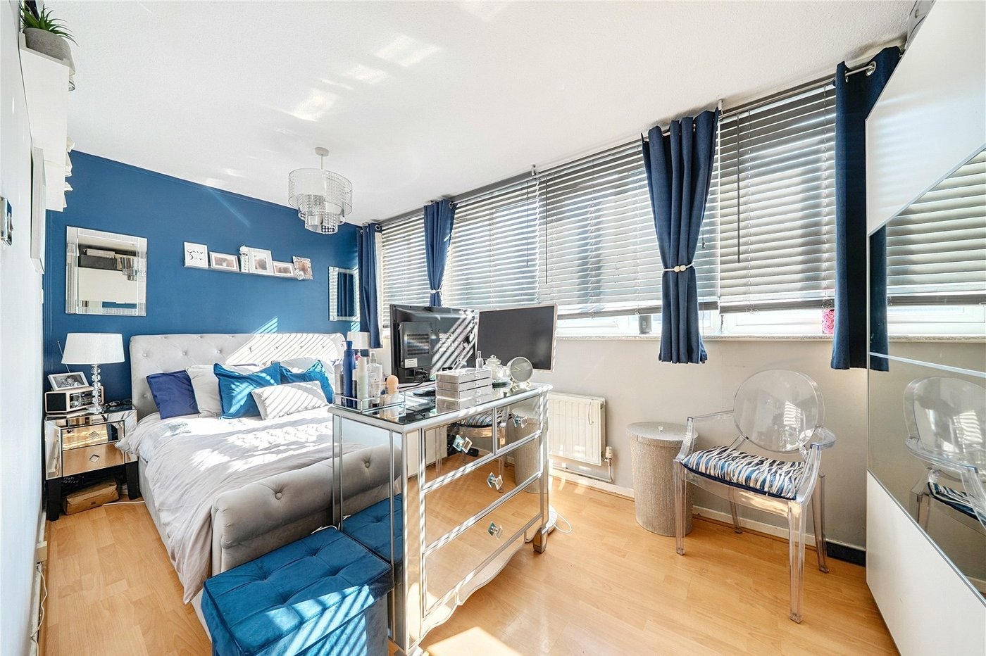3 bedroom property for sale in London | Robinson Jackson
