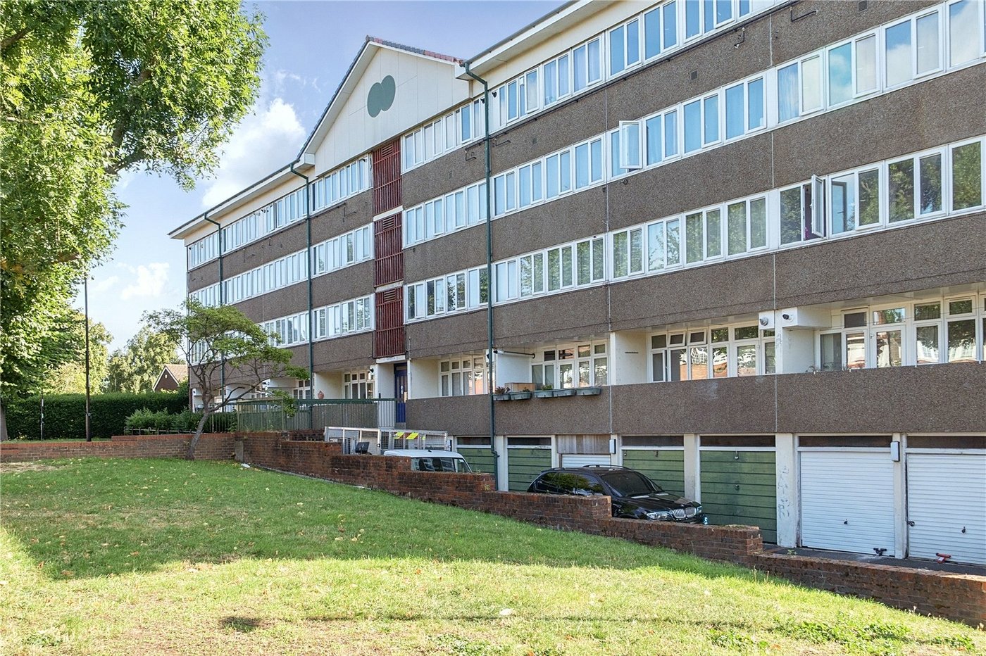 3 bedroom property for sale in London | Robinson Jackson