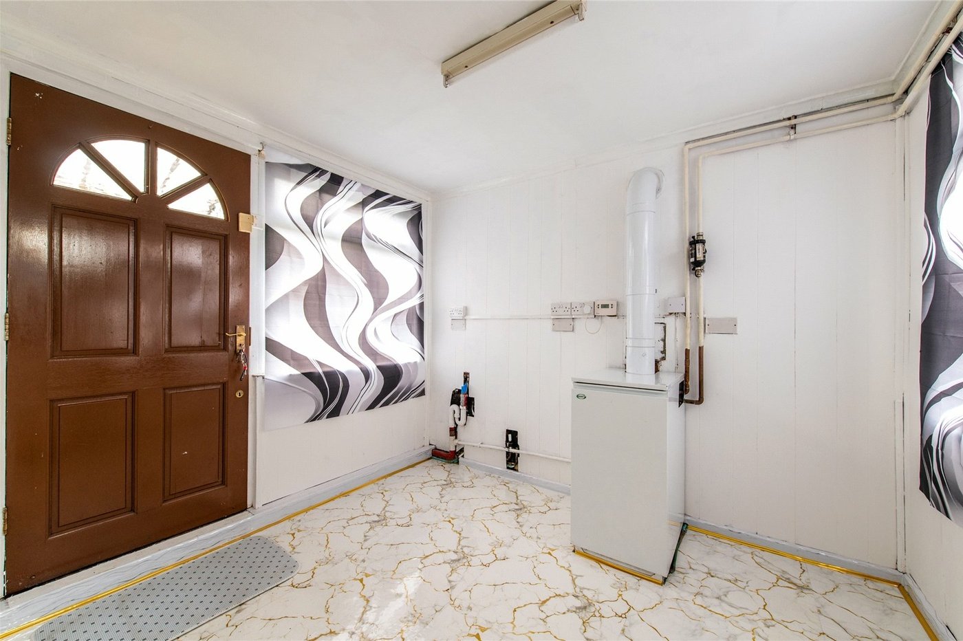 2 bedroom bungalow for sale in Langley | Robinson Michael & Jackson