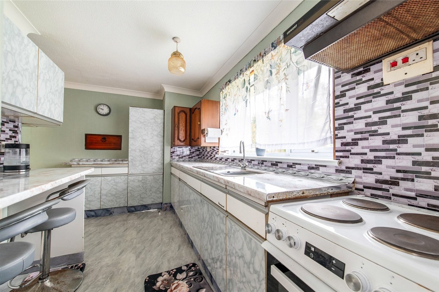 2 bedroom bungalow for sale in Langley | Robinson Michael & Jackson