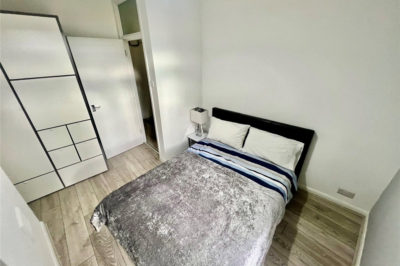 1 bedroom property for sale in Plumstead Common | Robinson Jackson