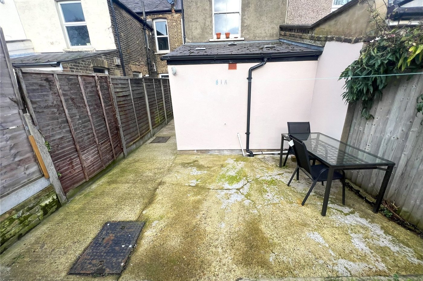 1 bedroom property for sale in Plumstead Common | Robinson Jackson