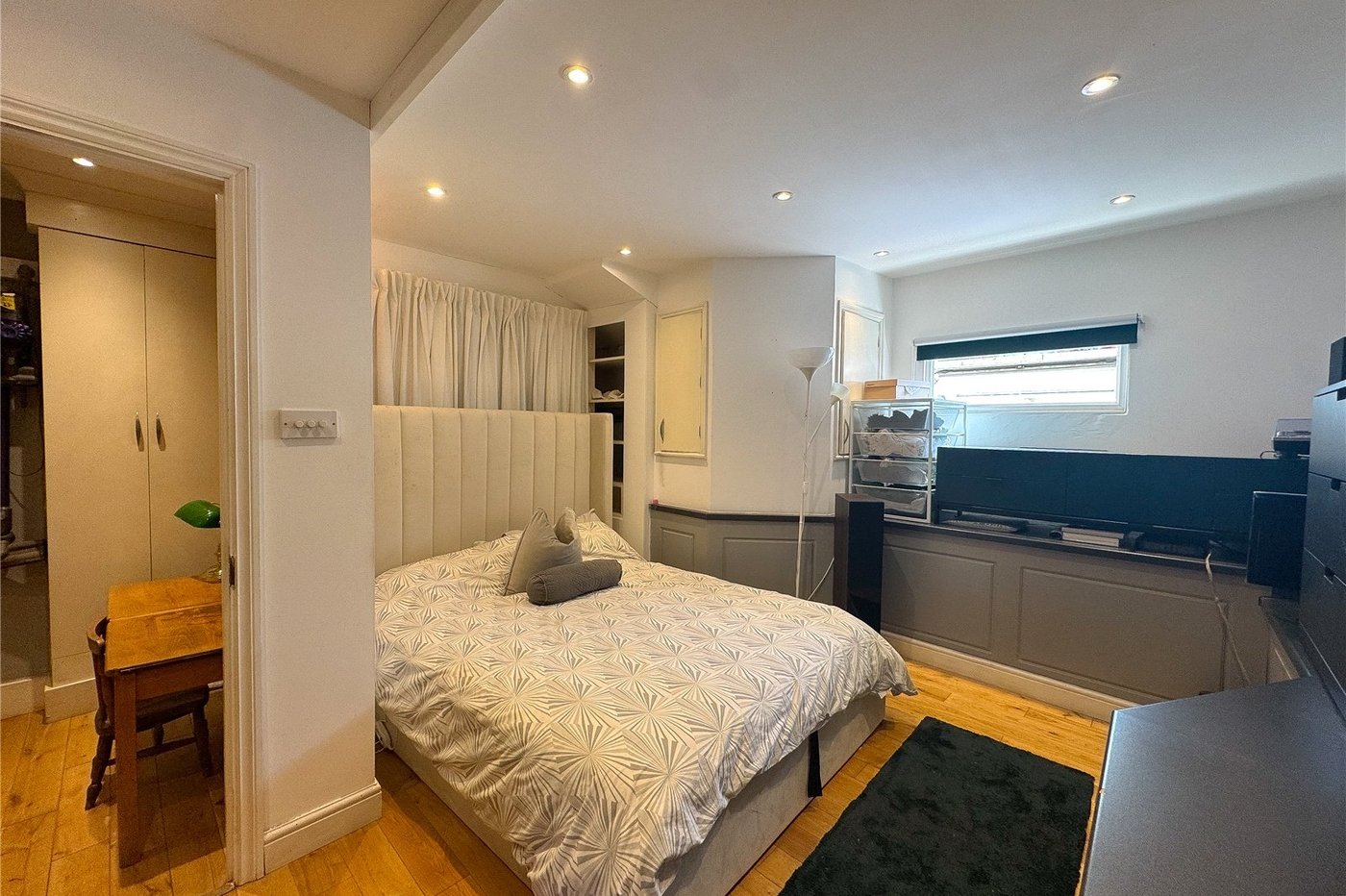 4 bedroom house for sale in Plumstead Common | Robinson Jackson